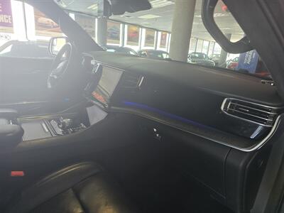 2022 Jeep Wagoneer Series II 4DR SUV 4X4   - Photo 16 - Hamilton, OH 45015