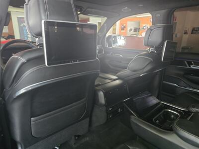 2022 Jeep Wagoneer Series II 4DR SUV 4X4   - Photo 10 - Hamilton, OH 45015