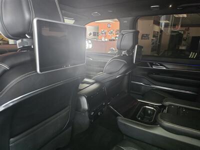 2022 Jeep Wagoneer Series II 4DR SUV 4X4   - Photo 13 - Hamilton, OH 45015