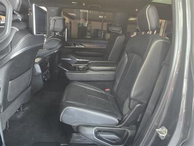 2022 Jeep Wagoneer Series II 4DR SUV 4X4   - Photo 11 - Hamilton, OH 45015