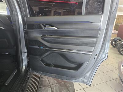 2022 Jeep Wagoneer Series II 4DR SUV 4X4   - Photo 18 - Hamilton, OH 45015