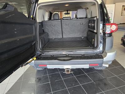 2013 Toyota FJ Cruiser Base 4DR SUV AWD   - Photo 35 - Hamilton, OH 45015
