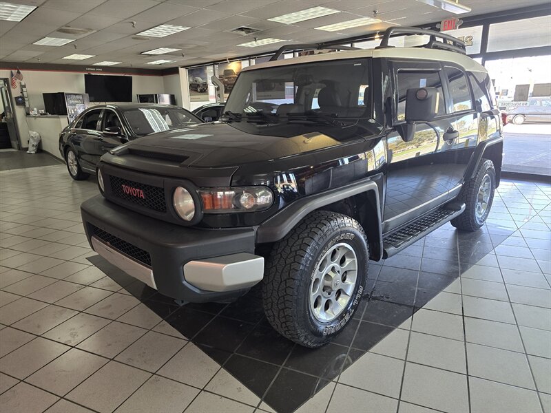 2013 Toyota FJ Cruiser Base 4DR SUV AWD   - Photo 1 - Hamilton, OH 45015