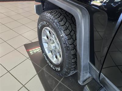 2013 Toyota FJ Cruiser Base 4DR SUV AWD   - Photo 37 - Hamilton, OH 45015