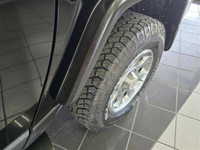 2013 Toyota FJ Cruiser Base 4DR SUV AWD   - Photo 38 - Hamilton, OH 45015