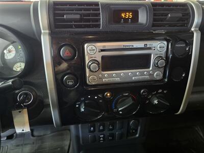 2013 Toyota FJ Cruiser Base 4DR SUV AWD   - Photo 19 - Hamilton, OH 45015
