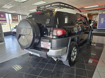2013 Toyota FJ Cruiser Base 4DR SUV AWD   - Photo 6 - Hamilton, OH 45015