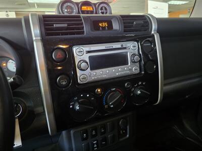 2013 Toyota FJ Cruiser Base 4DR SUV AWD   - Photo 17 - Hamilton, OH 45015