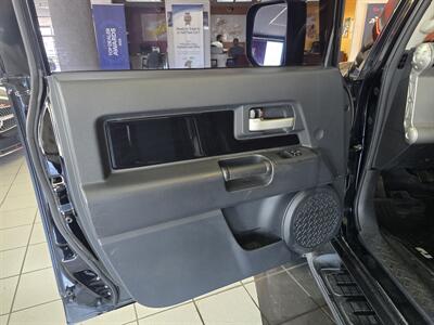 2013 Toyota FJ Cruiser Base 4DR SUV AWD   - Photo 9 - Hamilton, OH 45015