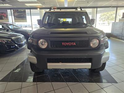 2013 Toyota FJ Cruiser Base 4DR SUV AWD   - Photo 2 - Hamilton, OH 45015