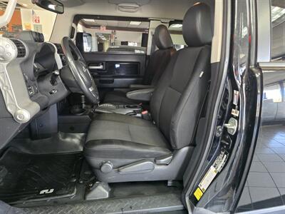 2013 Toyota FJ Cruiser Base 4DR SUV AWD   - Photo 7 - Hamilton, OH 45015