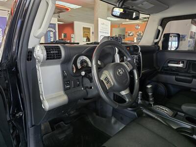 2013 Toyota FJ Cruiser Base 4DR SUV AWD   - Photo 8 - Hamilton, OH 45015