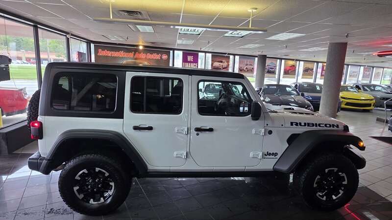 2024 Jeep Wrangler Rubicon 4xe 4DR SUV 4X4 - Photo 5 - Hamilton, OH 45015