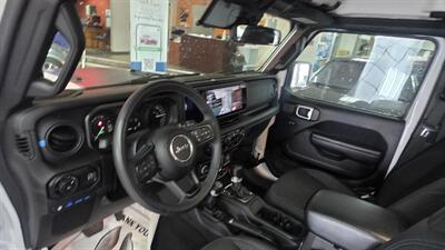 2024 Jeep Wrangler Rubicon 4xe 4DR SUV 4X4 - Photo 11 - Hamilton, OH 45015