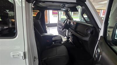 2024 Jeep Wrangler Rubicon 4xe 4DR SUV 4X4 - Photo 27 - Hamilton, OH 45015