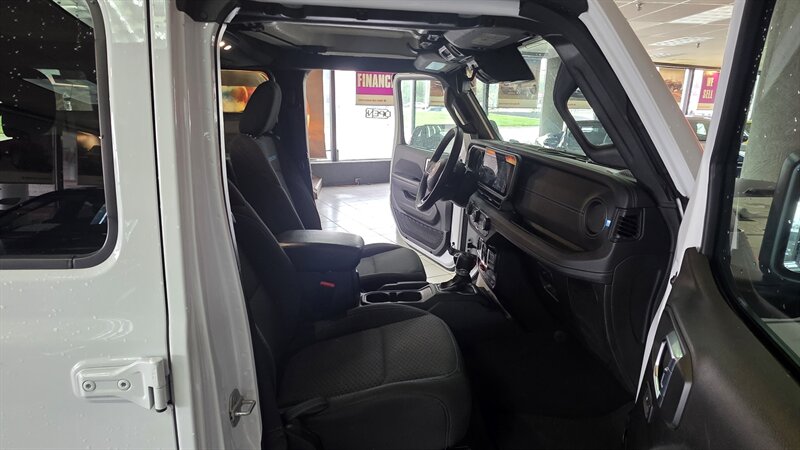 2024 Jeep Wrangler Rubicon 4xe 4DR SUV 4X4 - Photo 27 - Hamilton, OH 45015