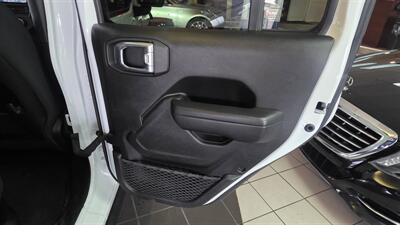 2024 Jeep Wrangler Rubicon 4xe 4DR SUV 4X4 - Photo 26 - Hamilton, OH 45015