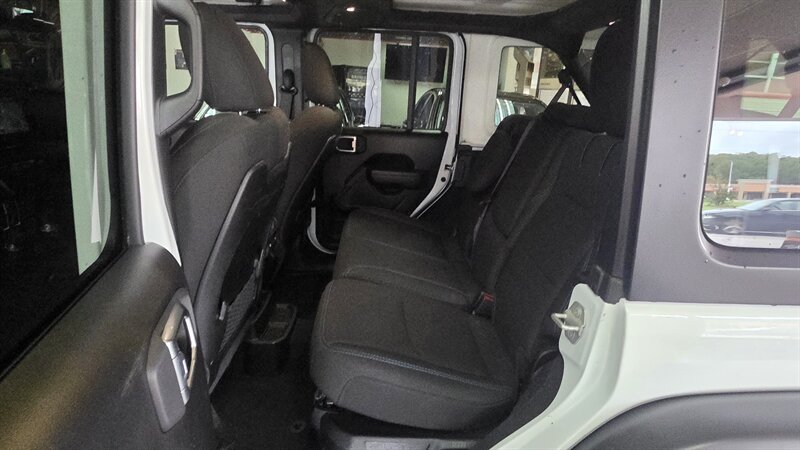2024 Jeep Wrangler Rubicon 4xe 4DR SUV 4X4 - Photo 23 - Hamilton, OH 45015