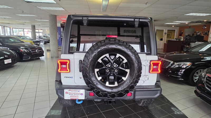 2024 Jeep Wrangler Rubicon 4xe 4DR SUV 4X4 - Photo 7 - Hamilton, OH 45015