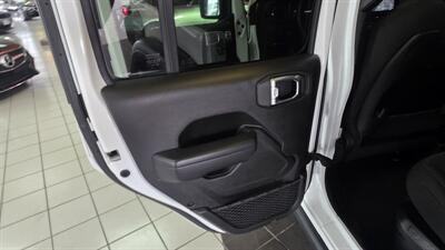 2024 Jeep Wrangler Rubicon 4xe 4DR SUV 4X4 - Photo 24 - Hamilton, OH 45015