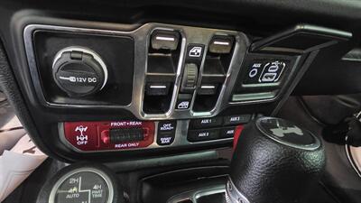 2024 Jeep Wrangler Rubicon 4xe 4DR SUV 4X4 - Photo 19 - Hamilton, OH 45015