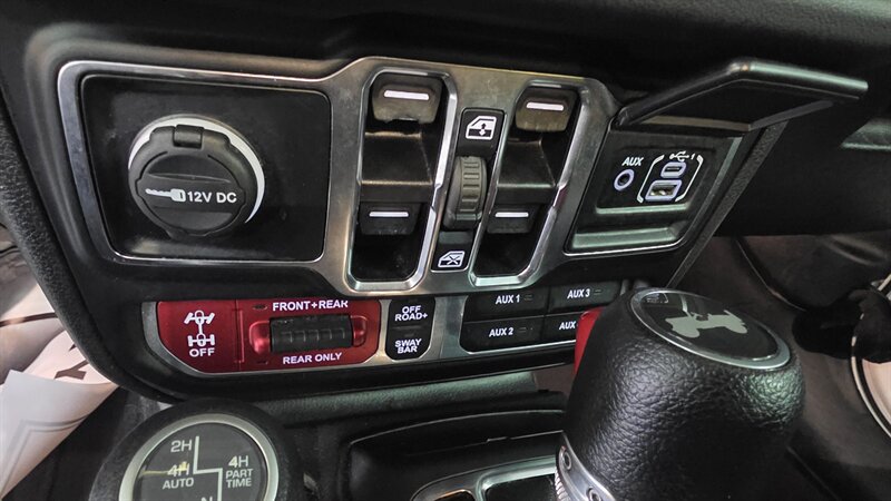 2024 Jeep Wrangler Rubicon 4xe 4DR SUV 4X4 - Photo 19 - Hamilton, OH 45015