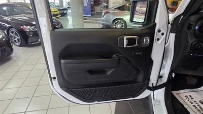 2024 Jeep Wrangler Rubicon 4xe 4DR SUV 4X4 - Photo 22 - Hamilton, OH 45015