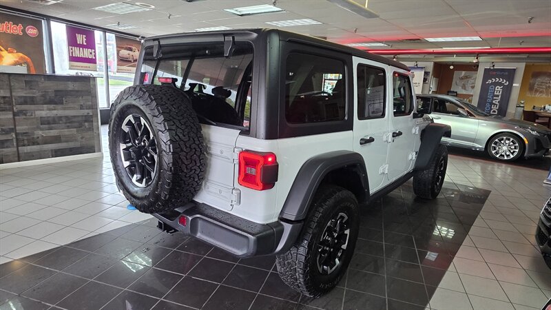 2024 Jeep Wrangler Rubicon 4xe 4DR SUV 4X4 - Photo 6 - Hamilton, OH 45015