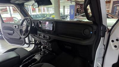 2024 Jeep Wrangler Rubicon 4xe 4DR SUV 4X4 - Photo 29 - Hamilton, OH 45015