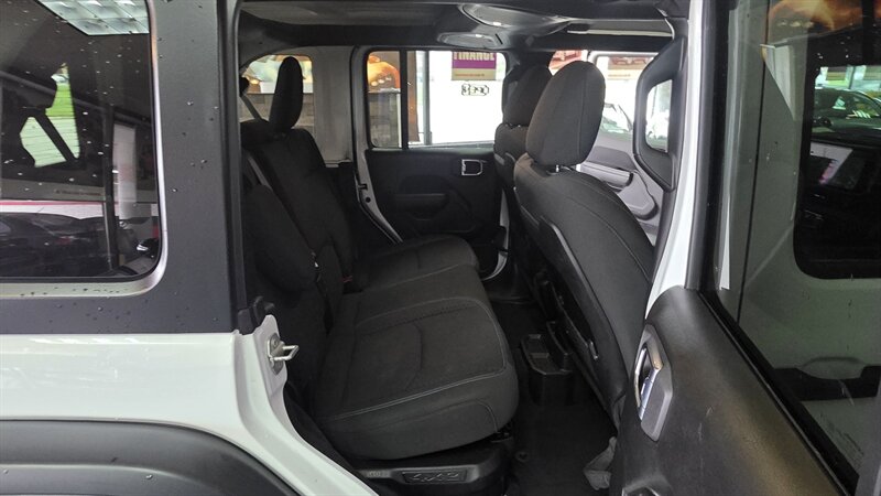 2024 Jeep Wrangler Rubicon 4xe 4DR SUV 4X4 - Photo 25 - Hamilton, OH 45015