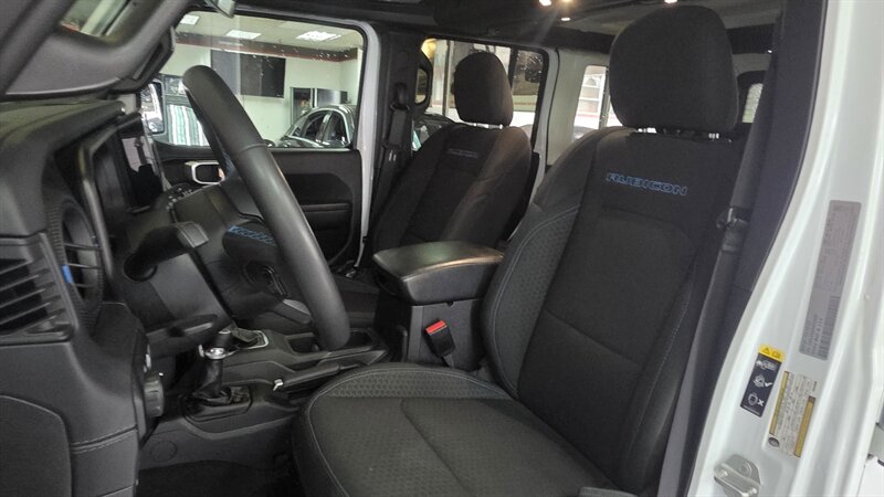2024 Jeep Wrangler Rubicon 4xe 4DR SUV 4X4 - Photo 10 - Hamilton, OH 45015