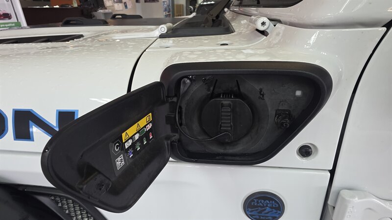 2024 Jeep Wrangler Rubicon 4xe 4DR SUV 4X4 - Photo 39 - Hamilton, OH 45015