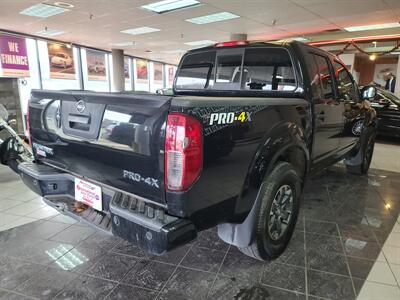 2018 Nissan Frontier PRO-4X 4DR CREWCAB 4X4   - Photo 5 - Hamilton, OH 45015