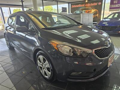 2016 Kia Forte 5 LX 4DR HATCHBACK   - Photo 4 - Hamilton, OH 45015