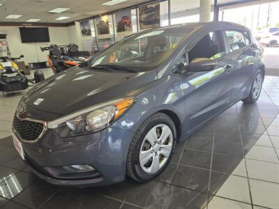 2016 Kia Forte 5 LX 4DR HATCHBACK   - Photo 1 - Hamilton, OH 45015