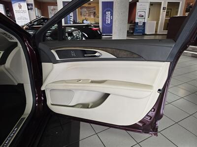 2017 Lincoln MKZ/Zephyr Reserve 4DR SEDAN AWD   - Photo 12 - Hamilton, OH 45015