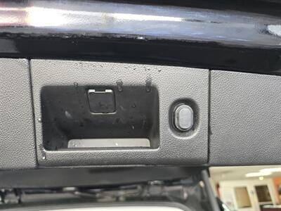 2020 Chevrolet Suburban LT   - Photo 34 - Hamilton, OH 45015