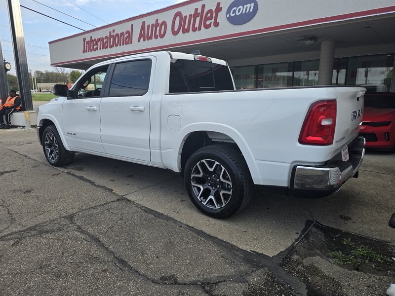 2026 RAM 1500 LARAMIE 4DR CREW CAB 4X4 - Photo 4 - Hamilton, OH 45015
