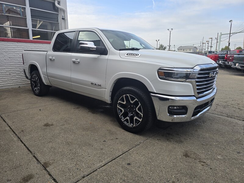 2026 RAM 1500 LARAMIE 4DR CREW CAB 4X4 - Photo 3 - Hamilton, OH 45015