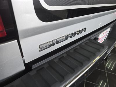 2015 GMC Sierra 1500 SLE-CREW CAB-4X4   - Photo 29 - Hamilton, OH 45015