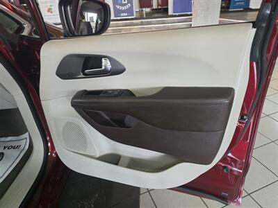2021 Chrysler Voyager LX 4DR MINI-VAN   - Photo 13 - Hamilton, OH 45015