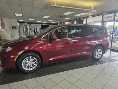 2021 Chrysler Voyager LX 4DR MINI-VAN   - Photo 2 - Hamilton, OH 45015