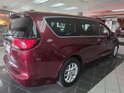 2021 Chrysler Voyager LX 4DR MINI-VAN   - Photo 6 - Hamilton, OH 45015