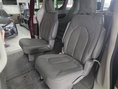 2021 Chrysler Voyager LX 4DR MINI-VAN   - Photo 11 - Hamilton, OH 45015