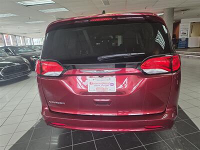 2021 Chrysler Voyager LX 4DR MINI-VAN   - Photo 8 - Hamilton, OH 45015