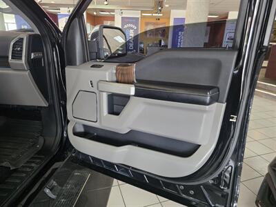 2017 Ford F-150 Lariat SUPER CREW 4X4   - Photo 13 - Hamilton, OH 45015