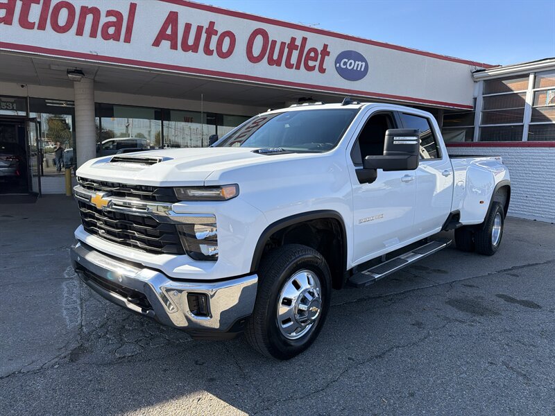 2025 Chevrolet Silverado 3500 LT 4DR CREW 4X4 /DUALLY/DIESEL - Photo 2 - Hamilton, OH 45015