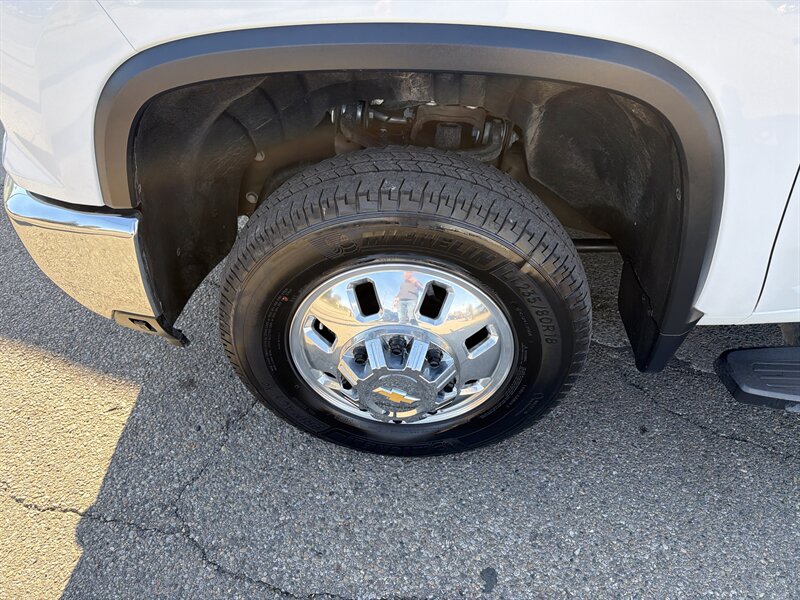 2025 Chevrolet Silverado 3500 LT 4DR CREW 4X4 /DUALLY/DIESEL - Photo 39 - Hamilton, OH 45015
