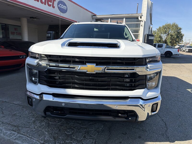2025 Chevrolet Silverado 3500 LT 4DR CREW 4X4 /DUALLY/DIESEL - Photo 3 - Hamilton, OH 45015
