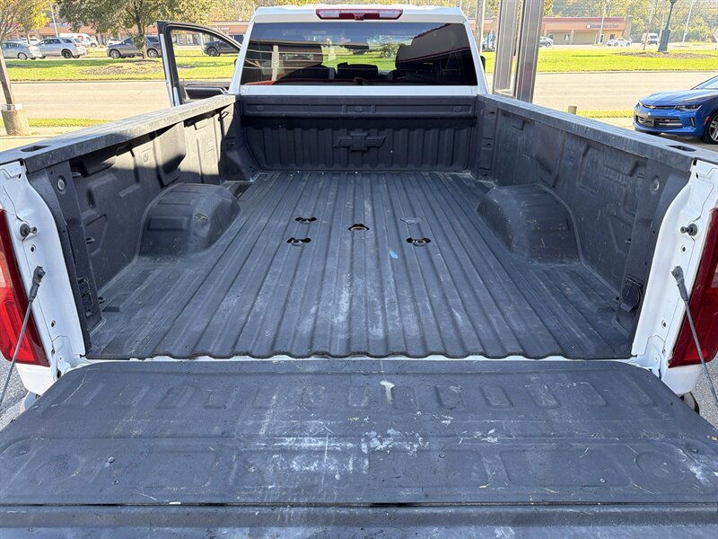 2025 Chevrolet Silverado 3500 LT 4DR CREW 4X4 /DUALLY/DIESEL - Photo 29 - Hamilton, OH 45015